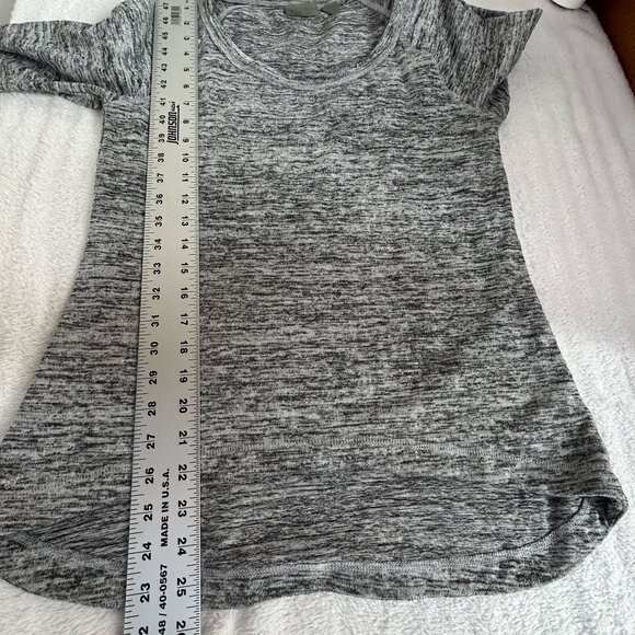 Athleta Heather Gray Hi Low Long Sleeve No Sweating It Shark Bite Top Small - Picture 8 of 8